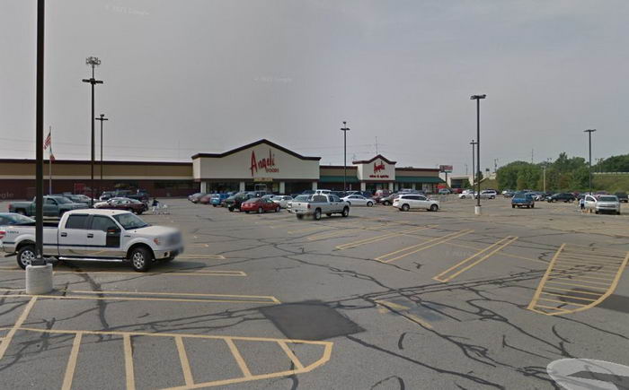 M&M Plaza (M & M Plaza) - Street View
